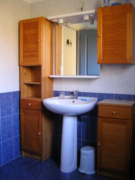 holiday outlet : Bathroom